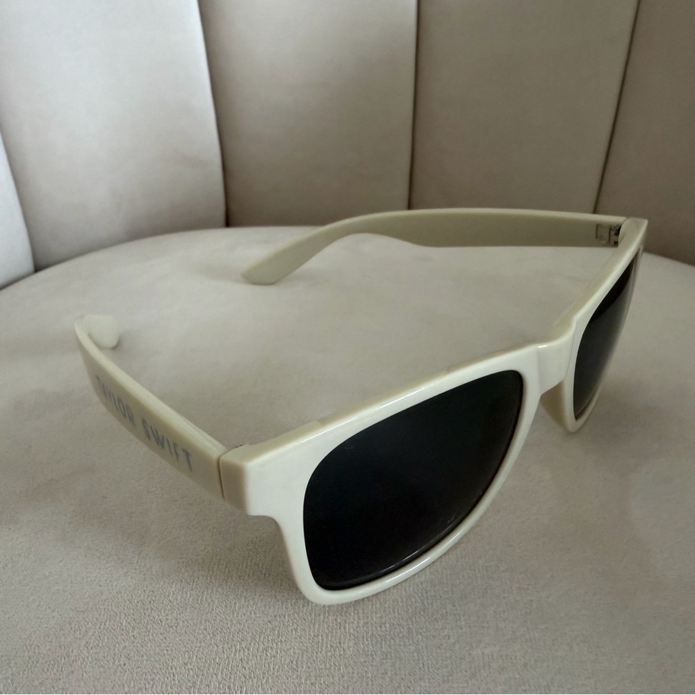 TAYLOR SWIFT Official Eras Tour 1989 (Taylor's Version) Cream Sunglasses Merch